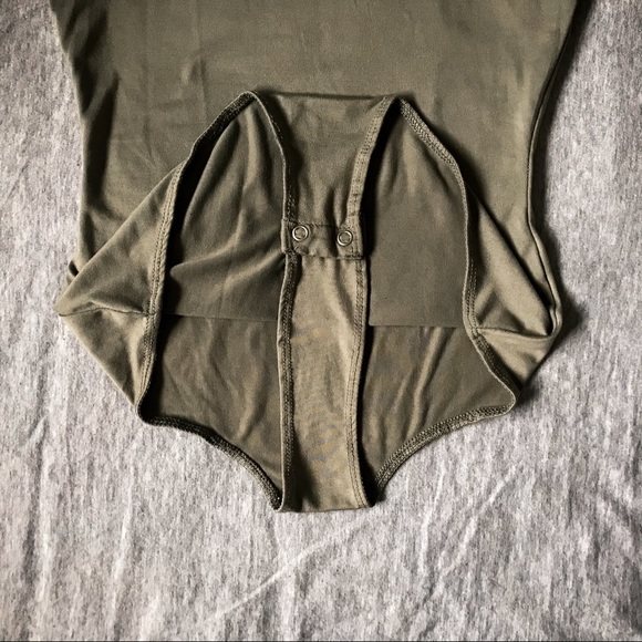 XS V-Neck Buttery Soft BodySuit - Picture 4 of 5